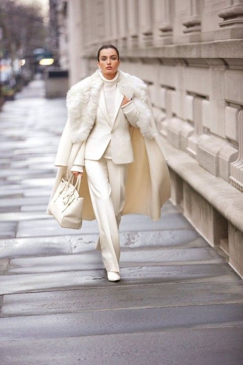 This street style influencer image captures an off-white monochromatic outfit that feels elegant, sophisticated, and forward thinking.